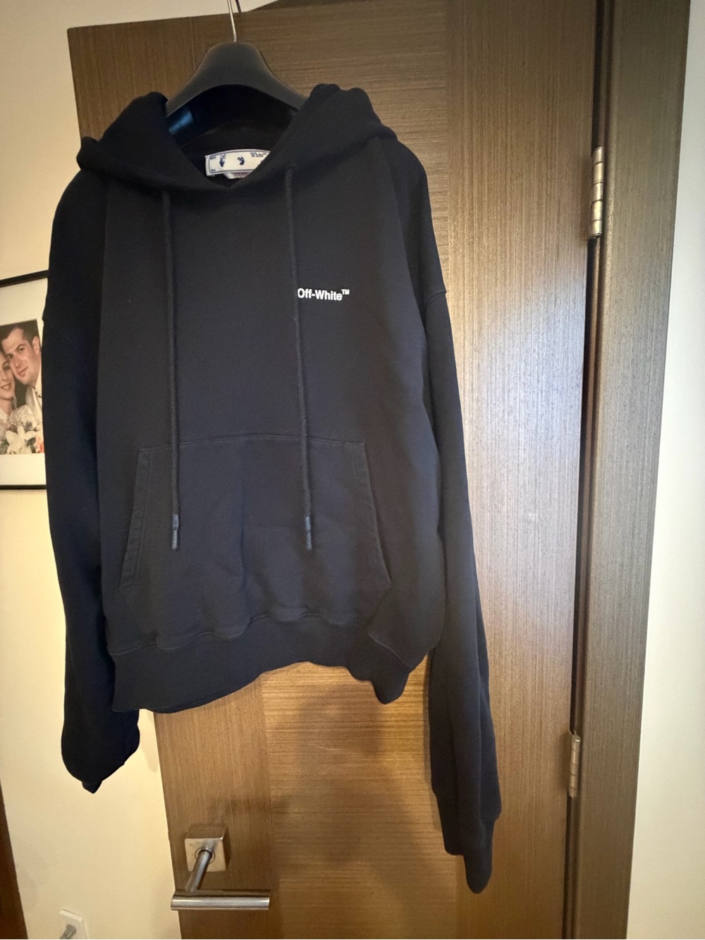Off-White Men’s Black Hoodie Sweater from Italian boutique sz M